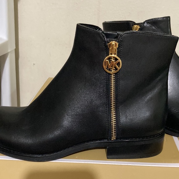 Michael Kors Lainey Flat Bootie Black leather - Picture 4 of 14